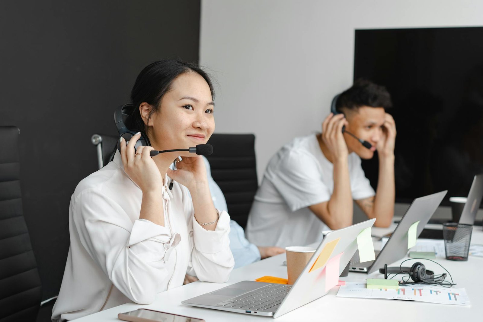 Chatwoot vs Crisp vs Intercom vs Plain: Customer Support Software 2026