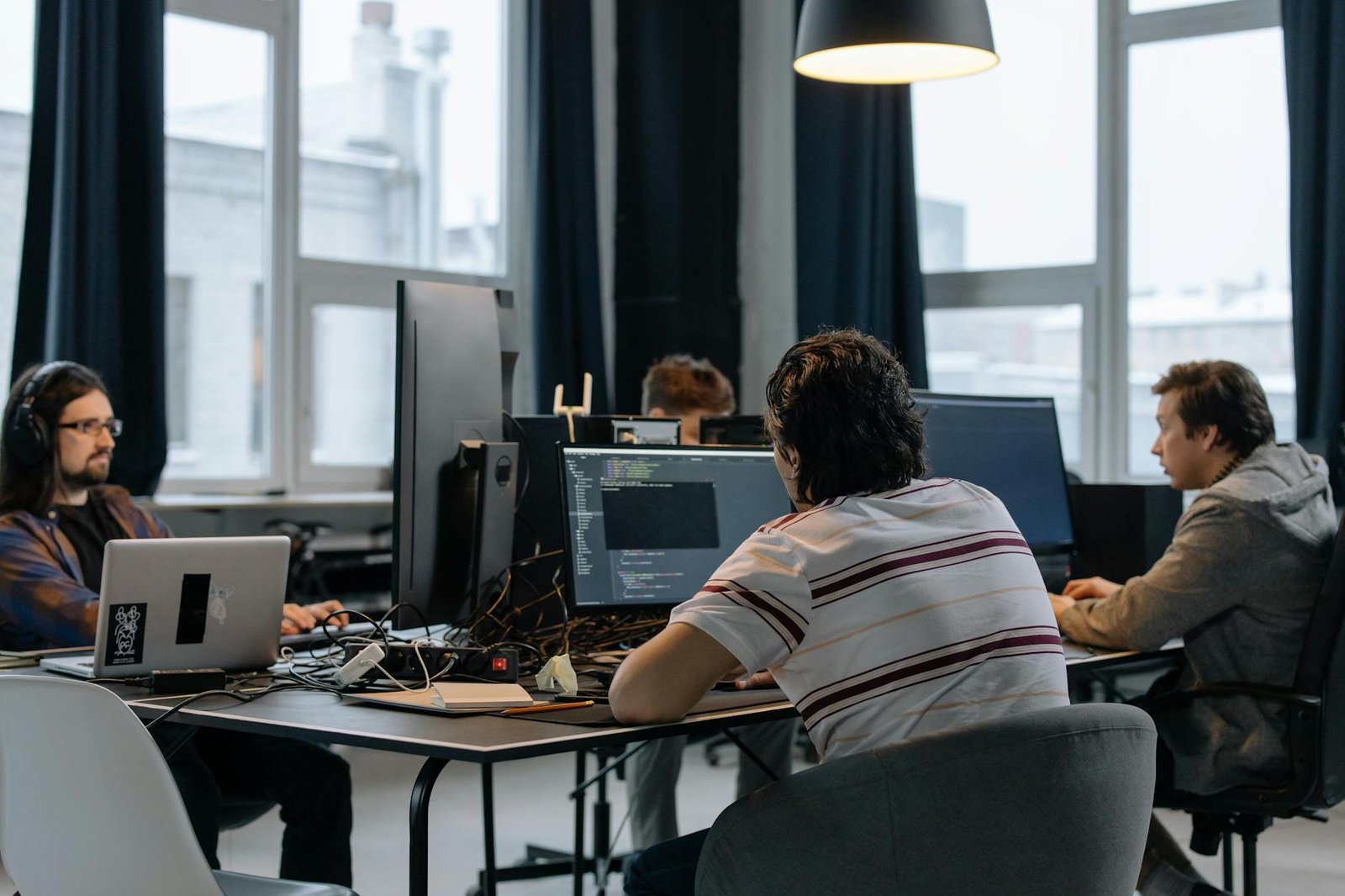 Developer team using SaaS time tracking dashboard